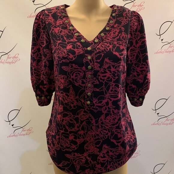 Unbranded. Size Small. Embellished Studded Pullover Top. Faced Hem. B84. - Picture 1 of 6